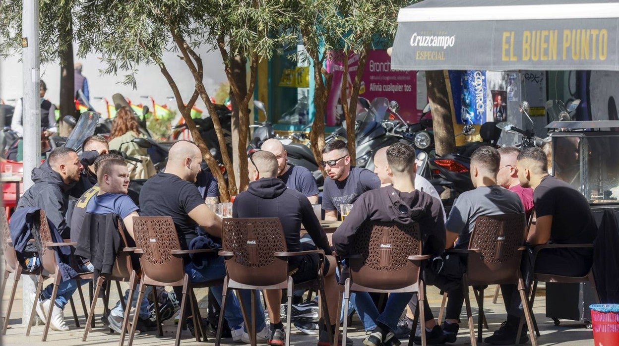 La afición croata empieza a dejarse ver por las calles de Sevilla