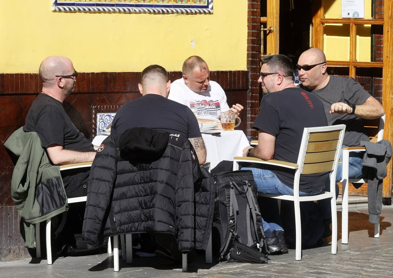 La afición croata empieza a dejarse ver por las calles de Sevilla