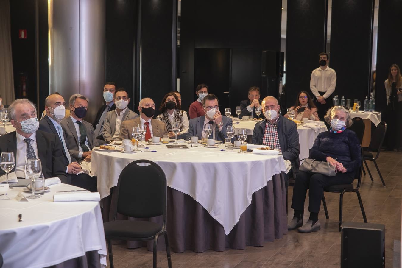 El Foro ABC con el consejero de Salud Jesús Aguirre, en imágenes