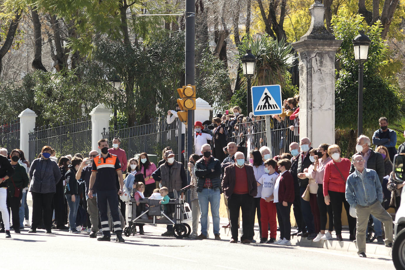 La salida de la tercera etapa de la Vuelta a Andalucía en Lucena, en imágenes