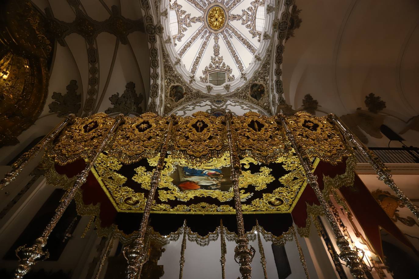 El techo bordado de la Virgen de la Candelaria de Córdoba, en imágenes