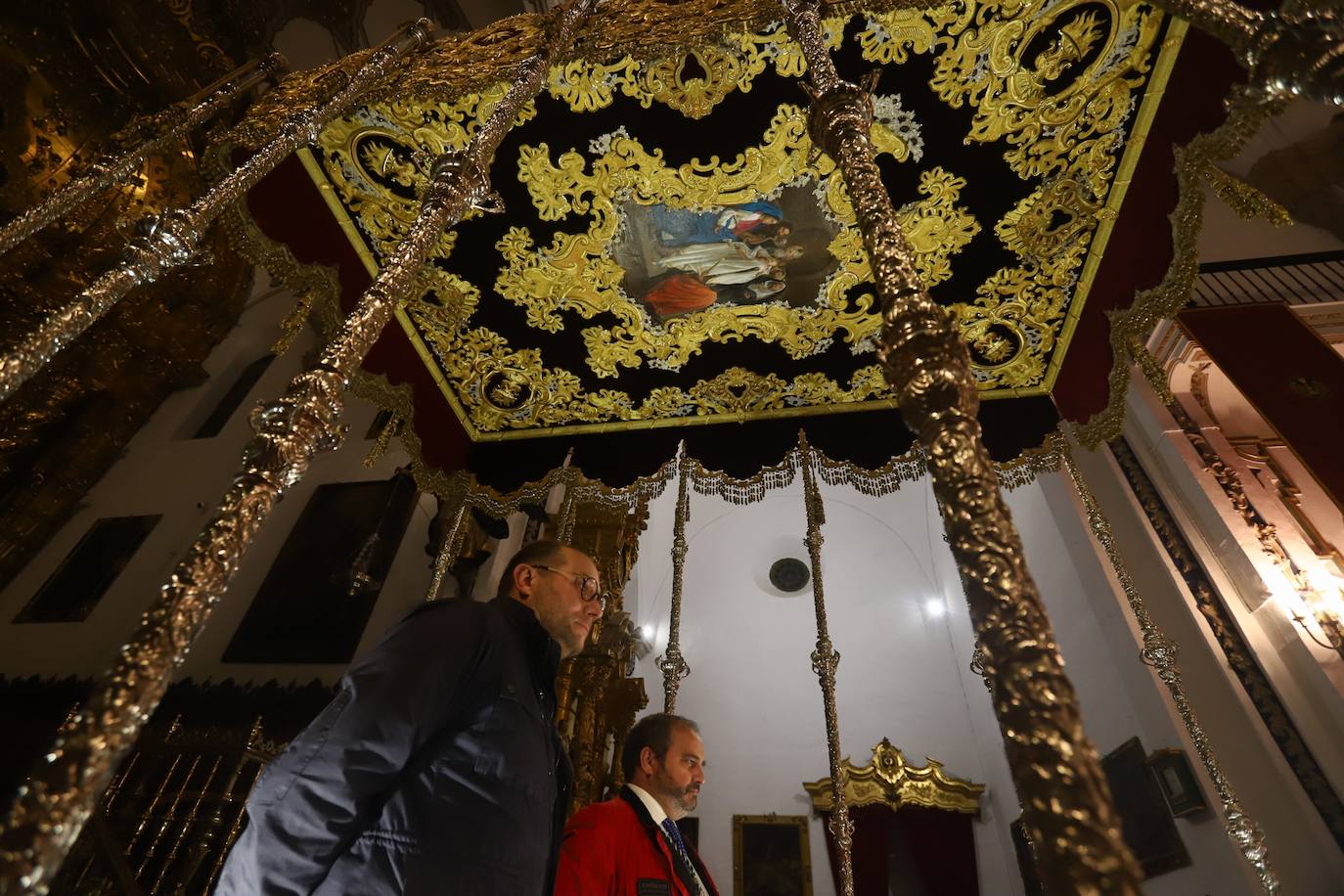 El techo bordado de la Virgen de la Candelaria de Córdoba, en imágenes