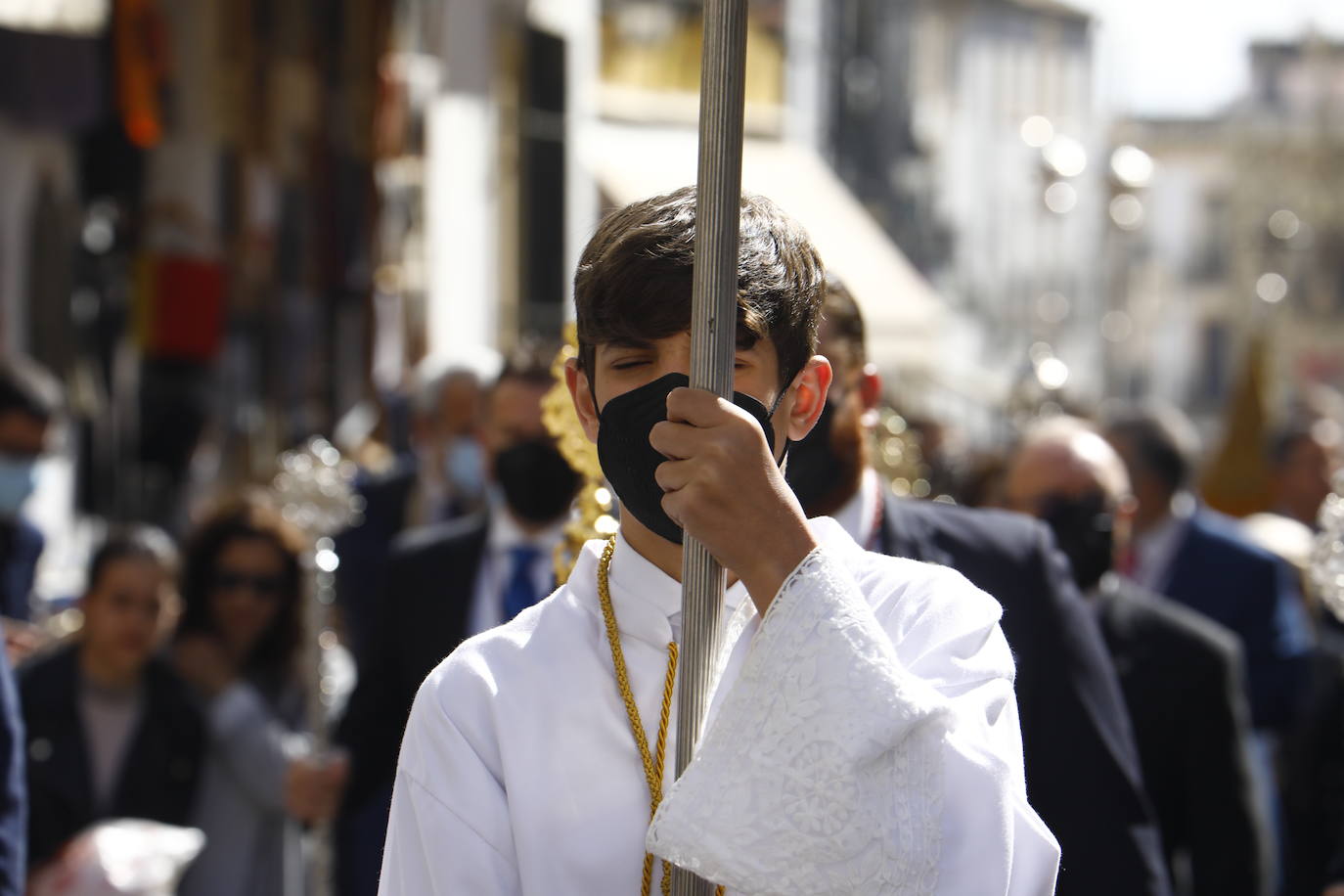 El traslado del simpecado del Rocío de Córdoba desde la Catdral, en imágenes