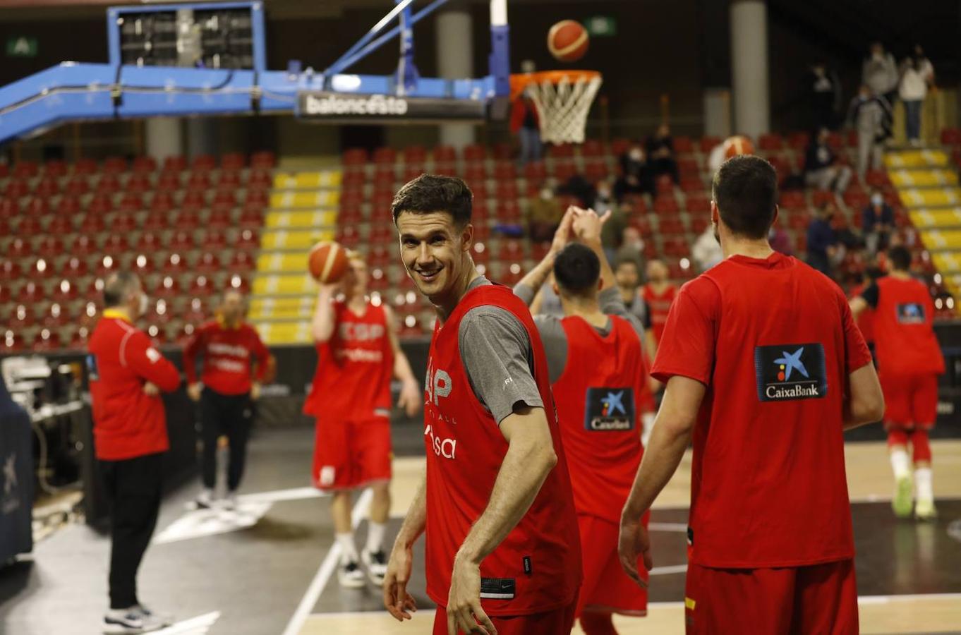 Baloncesto | El primer entrenamiento de España en Córdoba, en imágenes