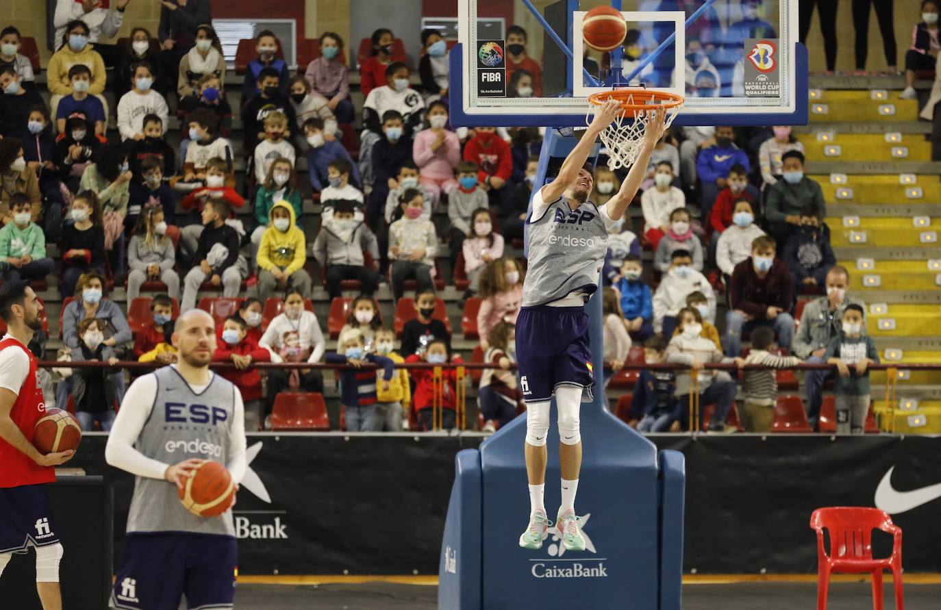 España de baloncesto sigue la puesta a punto este martes en Córdoba, en imágenes