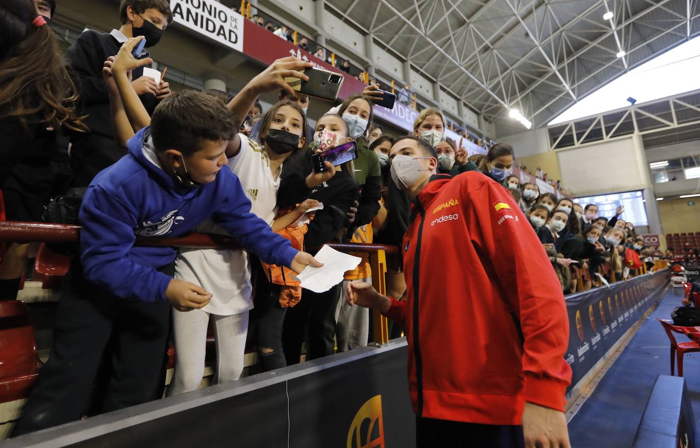 España de baloncesto sigue la puesta a punto este martes en Córdoba, en imágenes