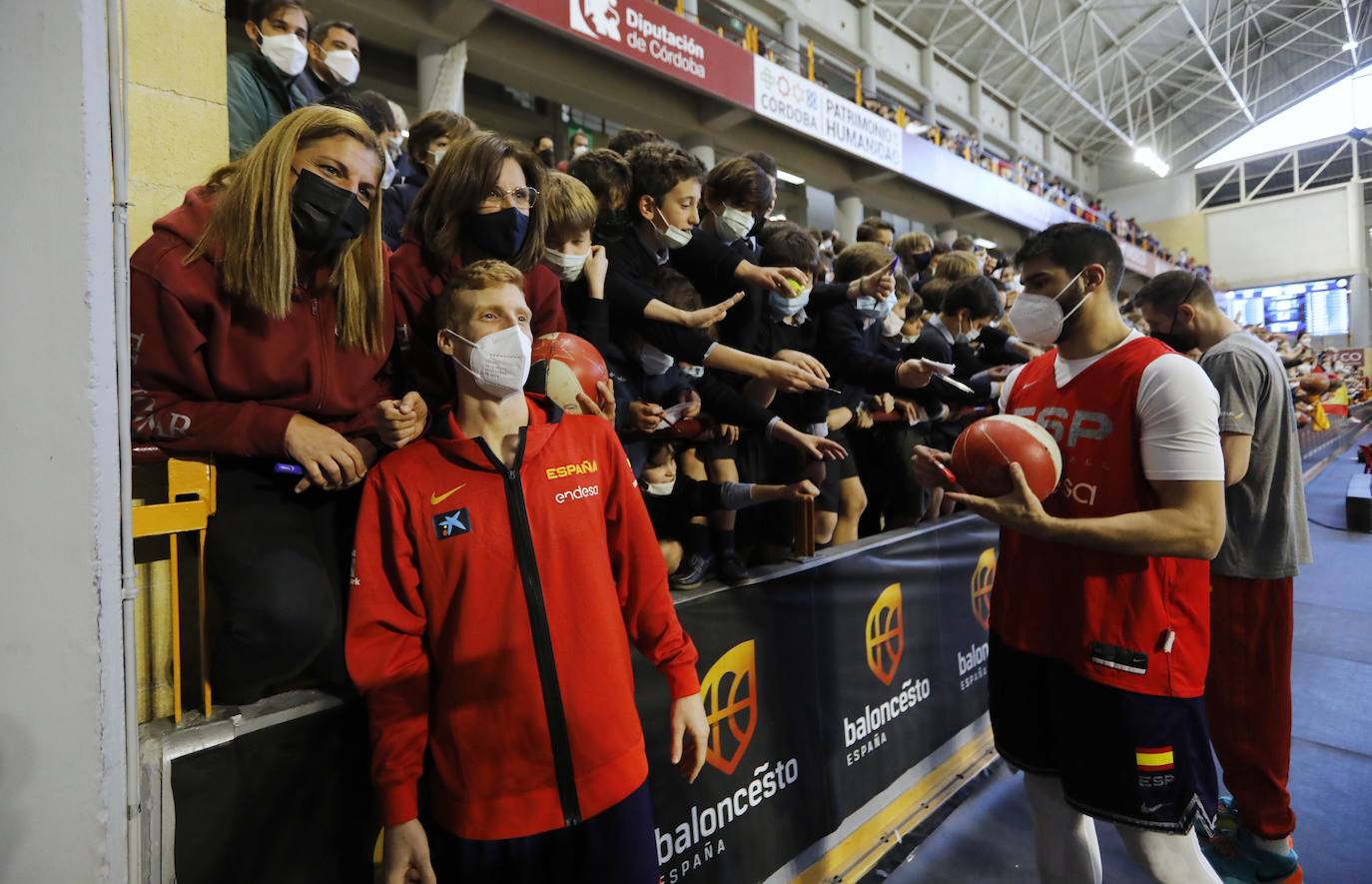 España de baloncesto sigue la puesta a punto este martes en Córdoba, en imágenes