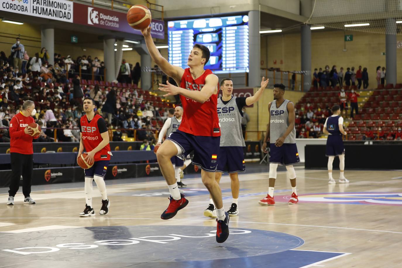 España de baloncesto sigue la puesta a punto este martes en Córdoba, en imágenes