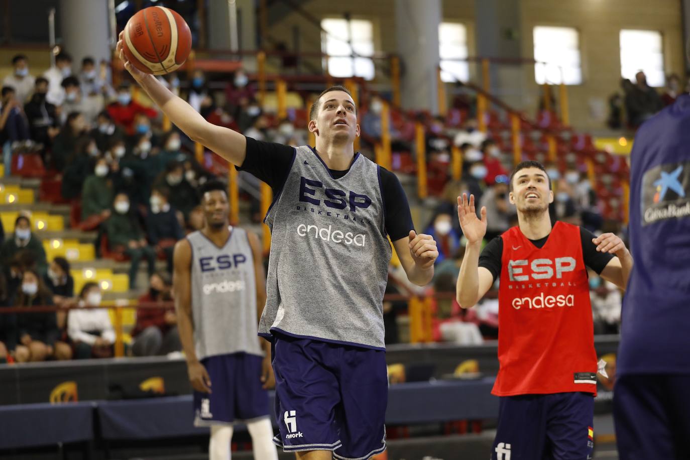 España de baloncesto sigue la puesta a punto este martes en Córdoba, en imágenes