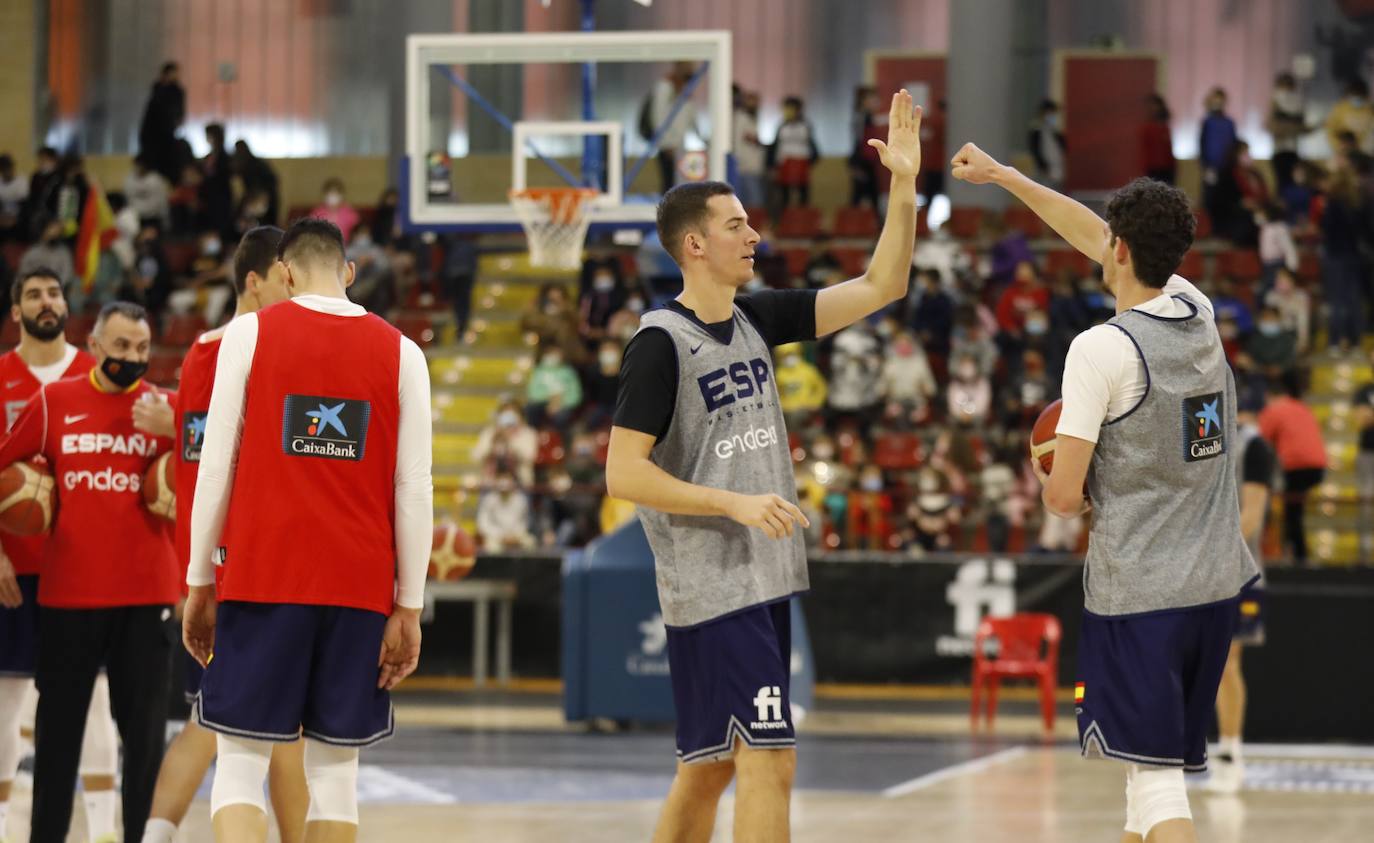 España de baloncesto sigue la puesta a punto este martes en Córdoba, en imágenes