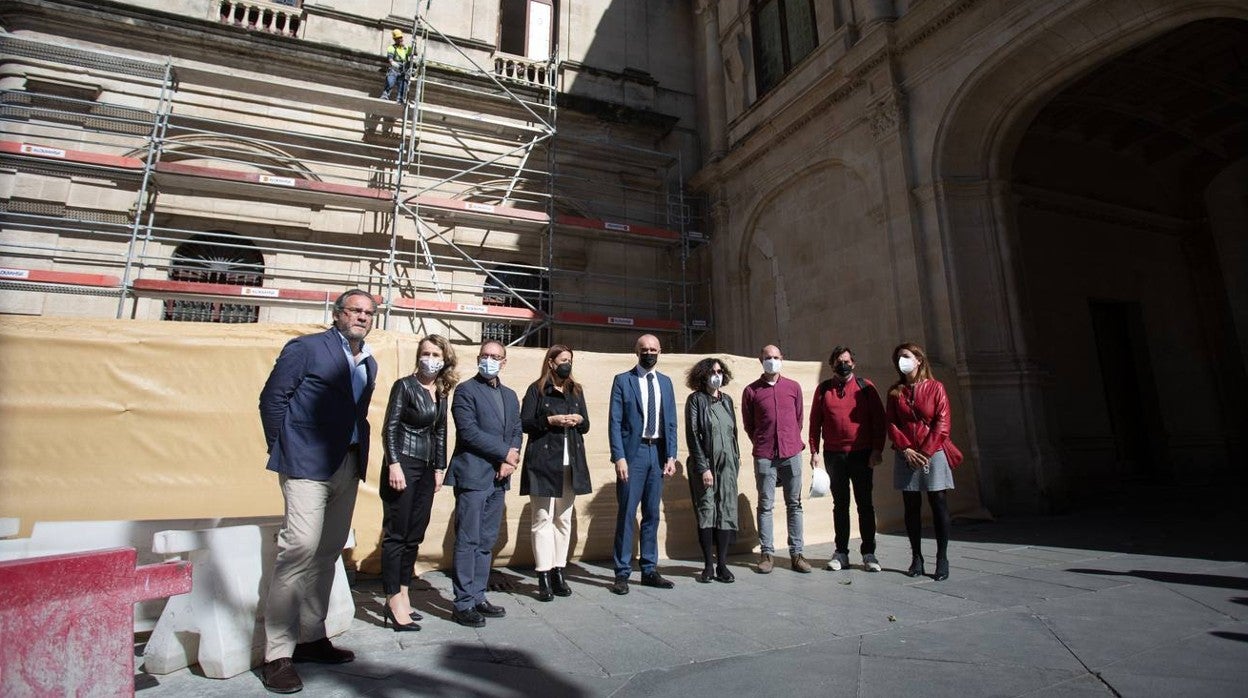 En imágenes, empieza la restauración de las fachadas neoclásicas y neorrenancentistas del Ayuntamiento de Sevilla