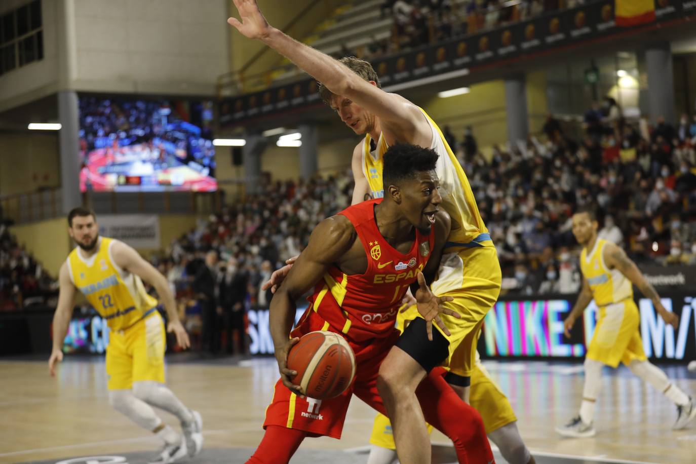 Las mejores imágenes del España - Ucrania de baloncesto en Córdoba