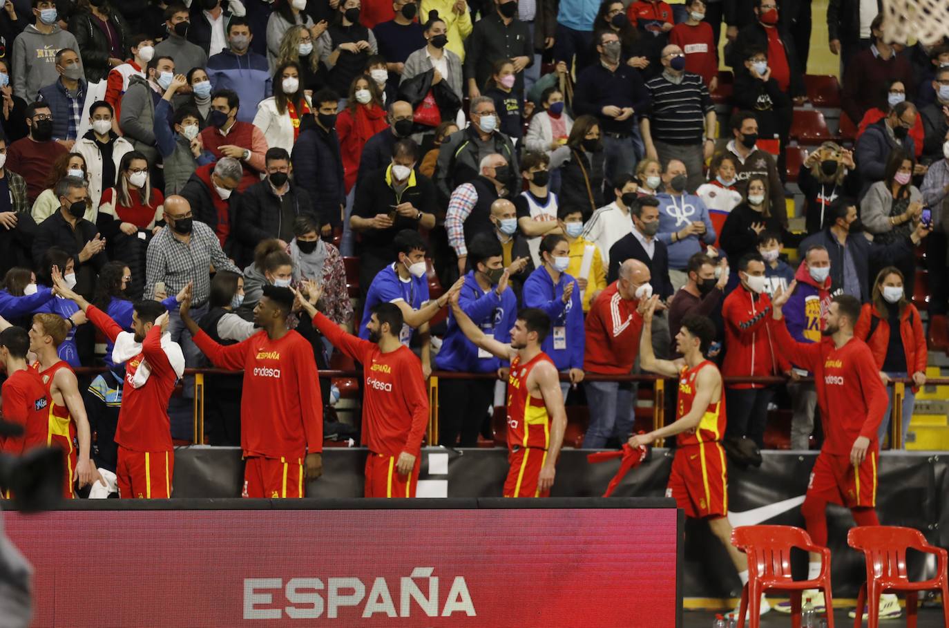 Las mejores imágenes del España - Ucrania de baloncesto en Córdoba