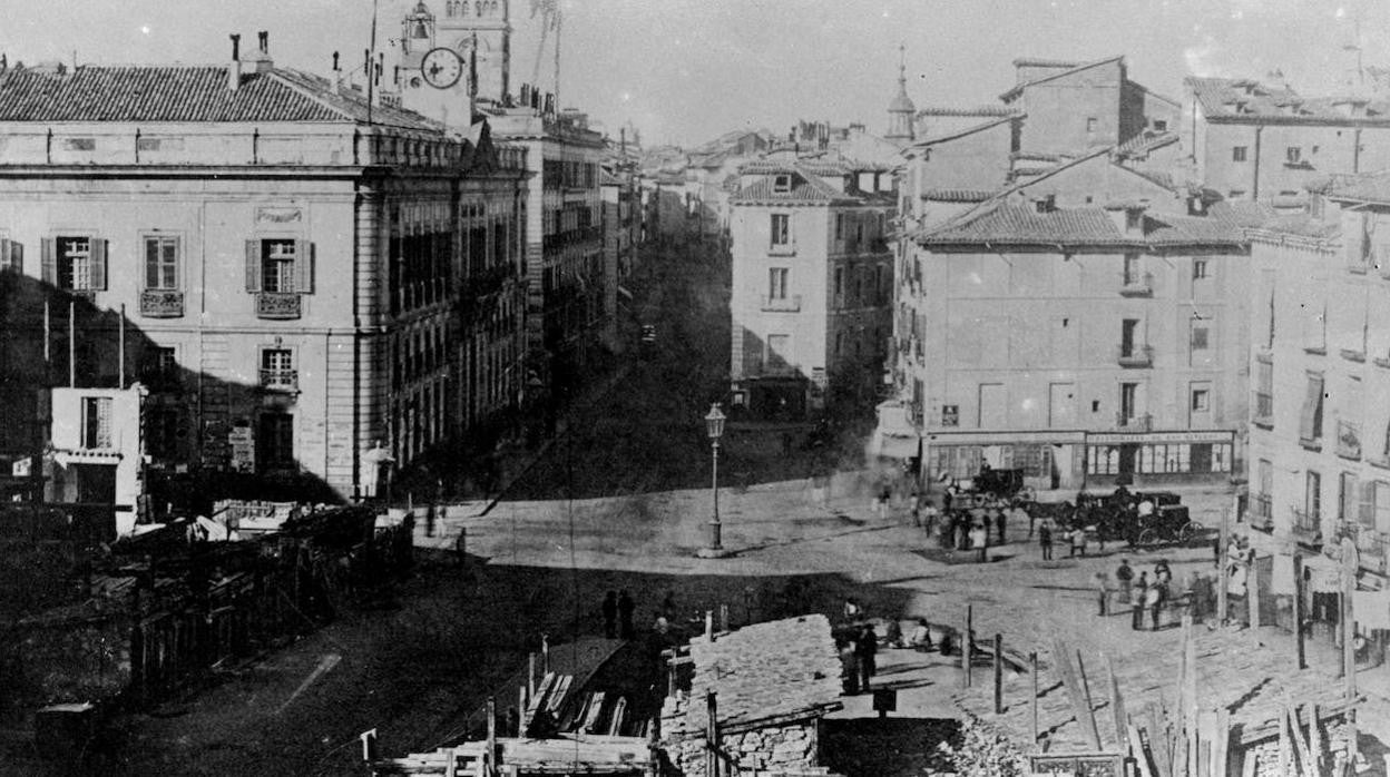 La metamorfosis de la Puerta del Sol: de cruce de caminos en el XIX al ágora en 2023