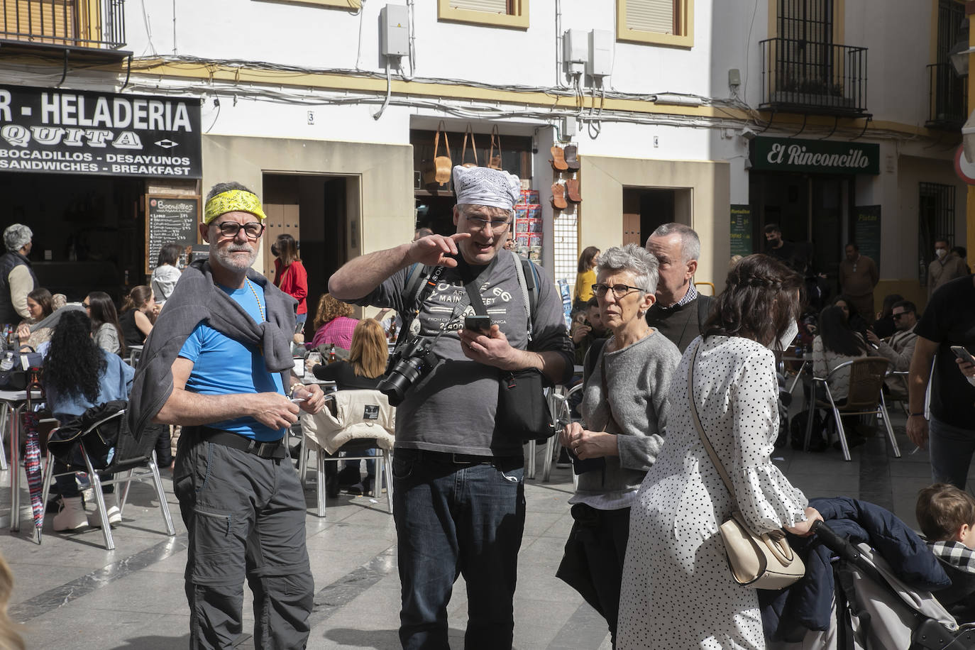 Los turistas el primer día del Puente de Andalucía en Córdoba, en imágenes