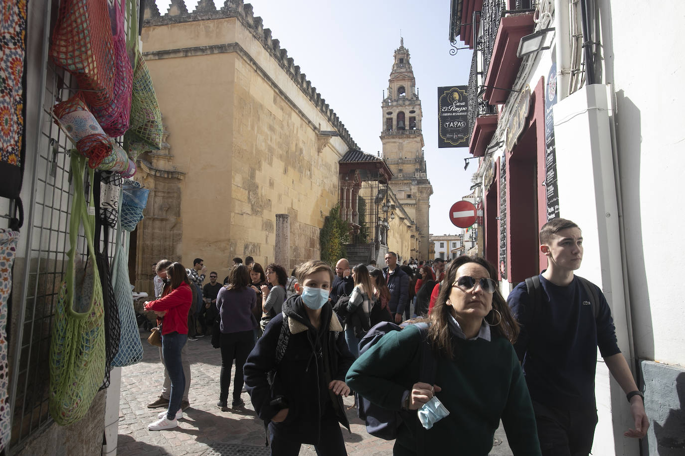 Los turistas el primer día del Puente de Andalucía en Córdoba, en imágenes