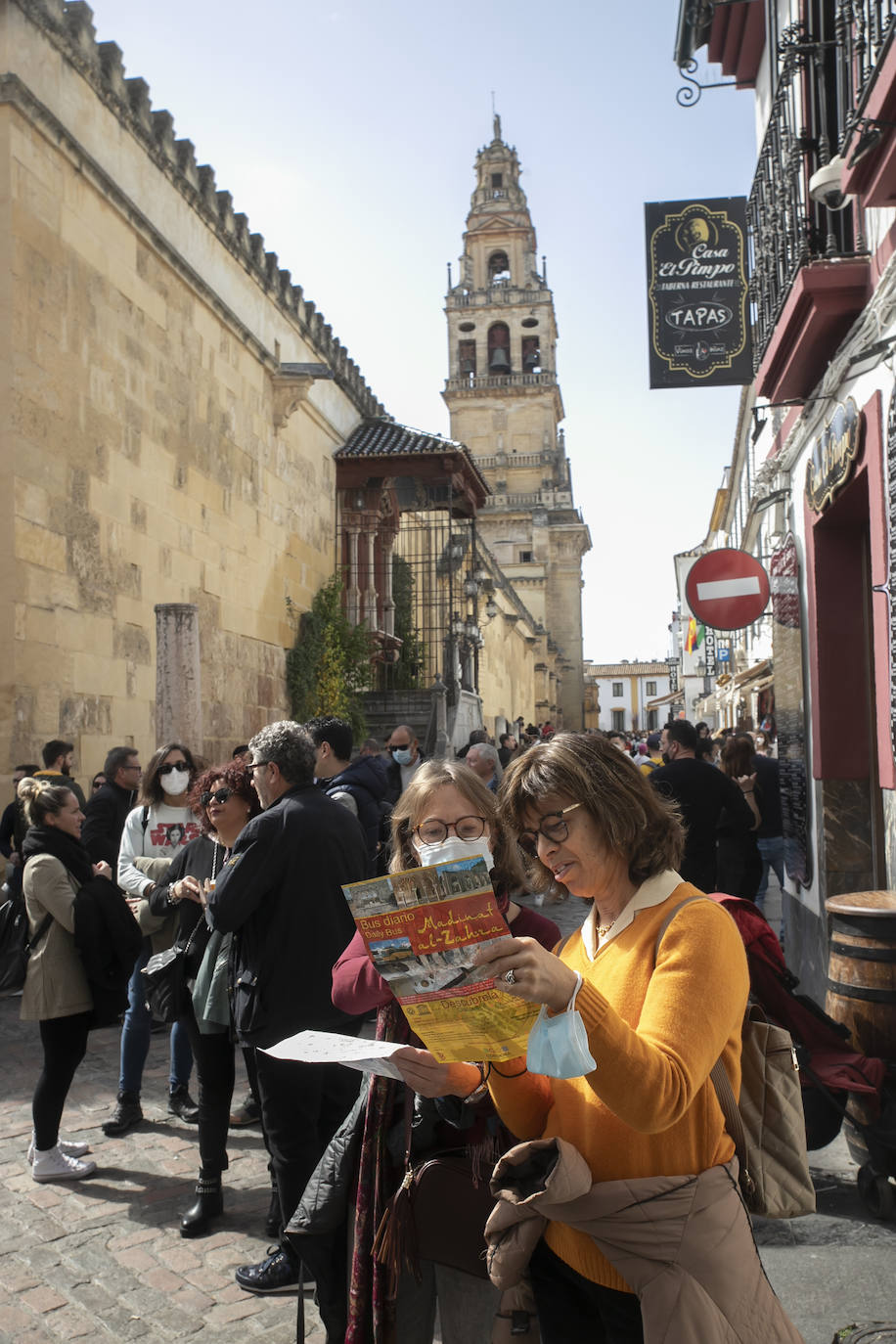 Los turistas el primer día del Puente de Andalucía en Córdoba, en imágenes