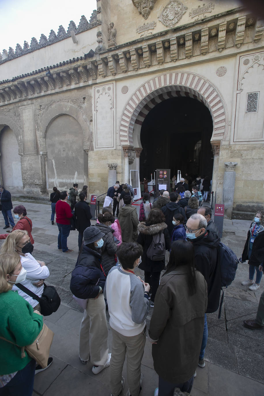 Los turistas el primer día del Puente de Andalucía en Córdoba, en imágenes