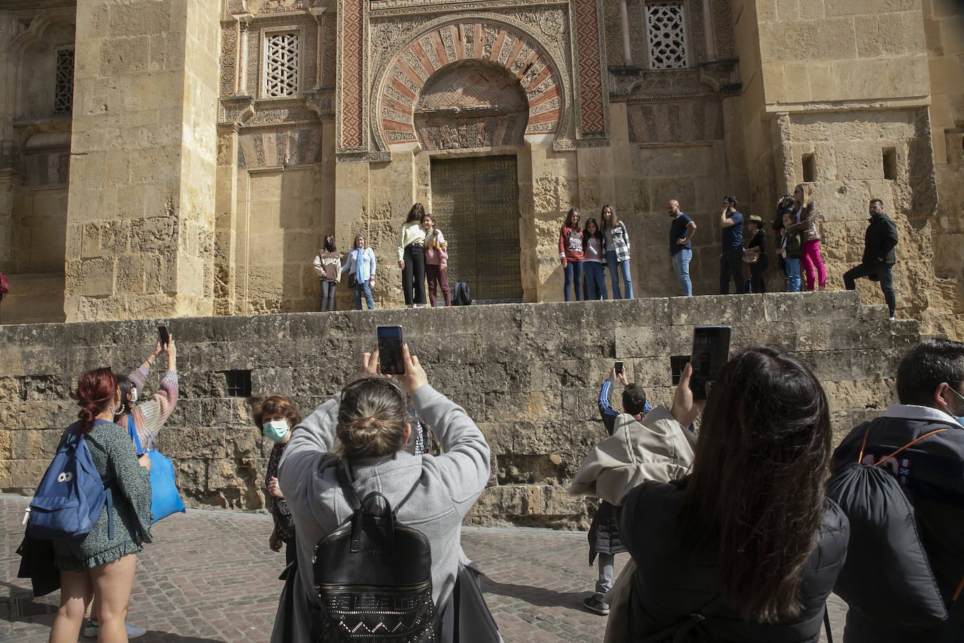 Los turistas el primer día del Puente de Andalucía en Córdoba, en imágenes