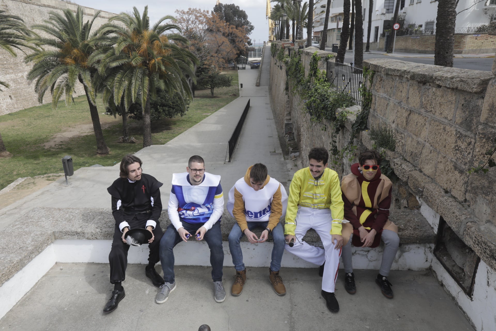 En imágenes: Cádiz vuelve a pintarse los coloretes un sábado de carnaval