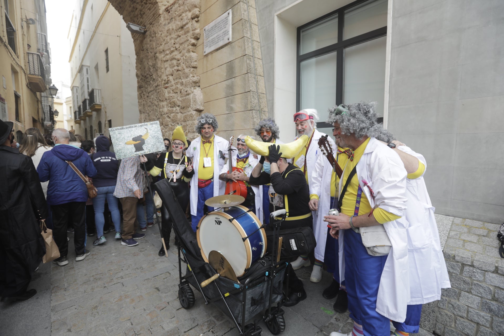 En imágenes: Cádiz vuelve a pintarse los coloretes un sábado de carnaval