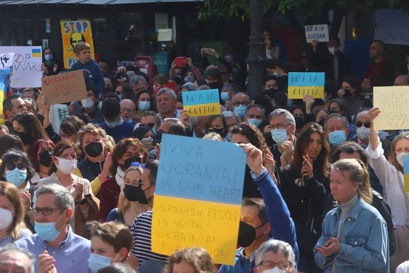 La manifestación contra la guerra en Ucrania en Córdoba, en imágenes