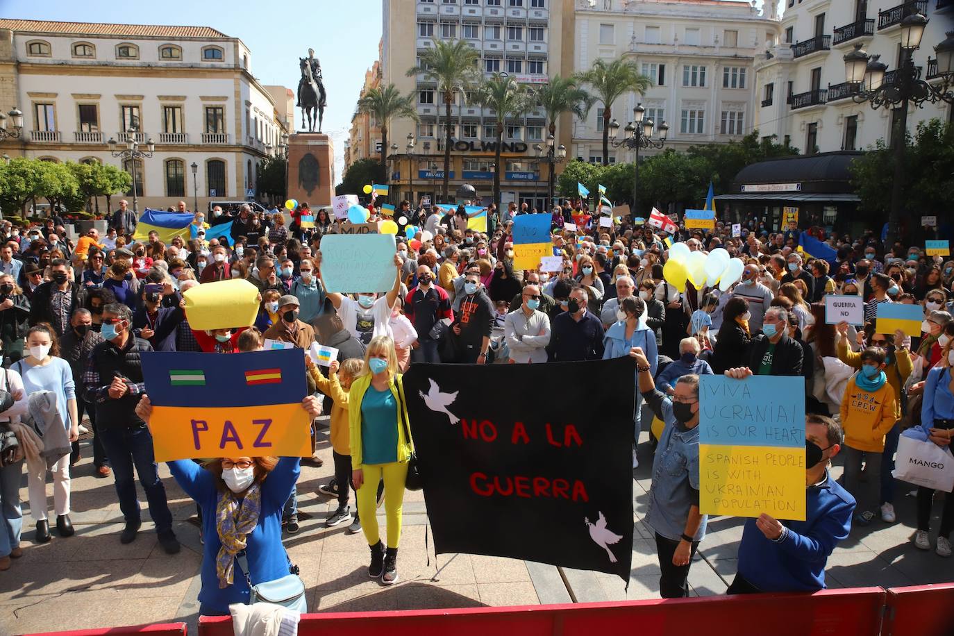 La manifestación contra la guerra en Ucrania en Córdoba, en imágenes