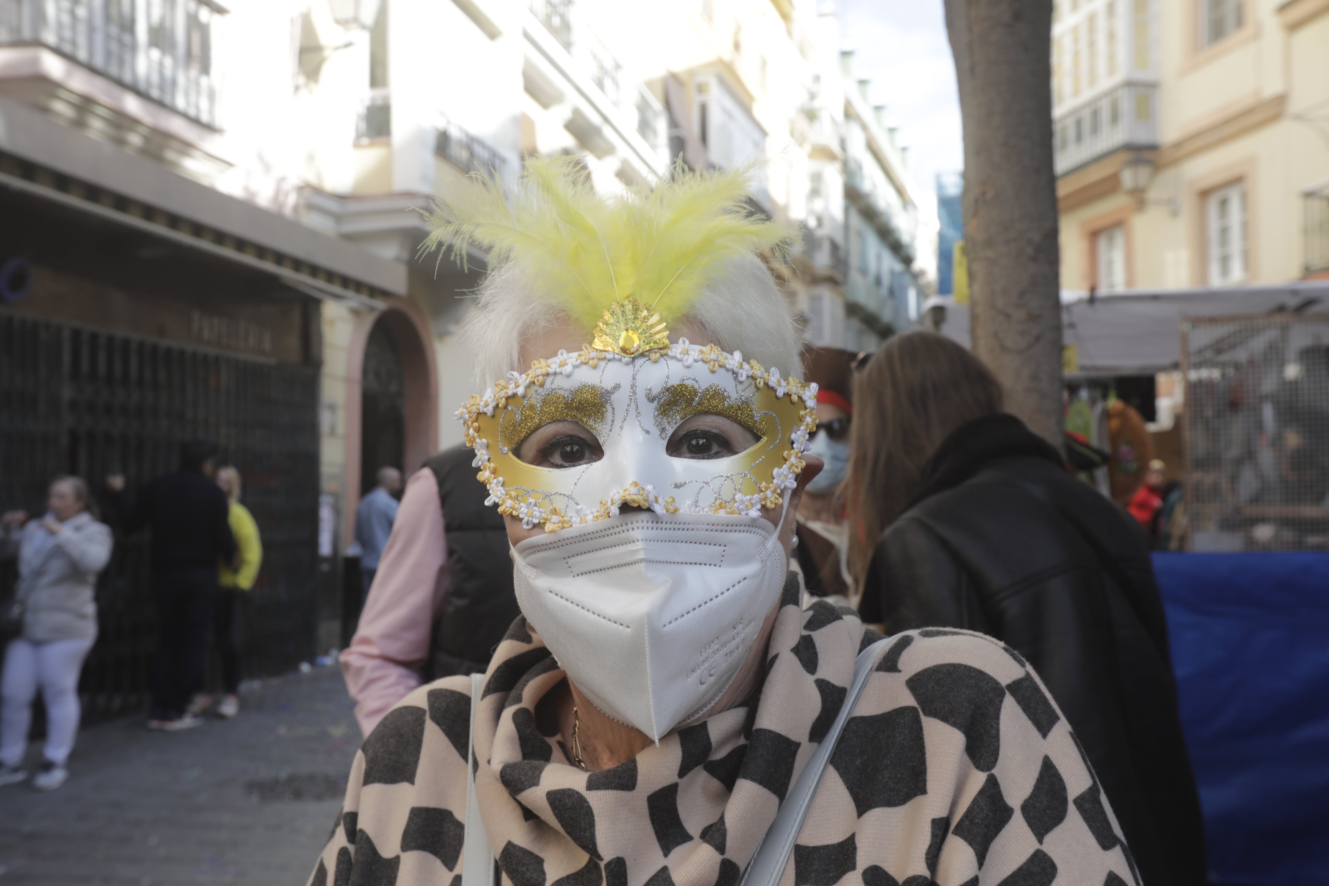 En imágenes: Cádiz se ilumina con coplas en su domingo de carnaval