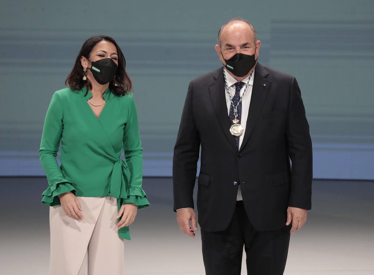 Acto de entrega de las medallas de Andalucía en el Teatro de la Maestranza de Sevilla. RAÚL DOBLADO