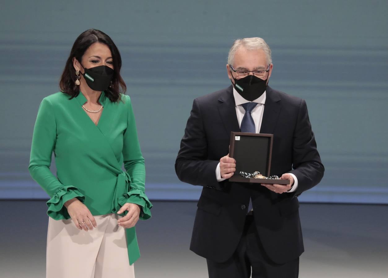 Acto de entrega de las medallas de Andalucía en el Teatro de la Maestranza de Sevilla. RAÚL DOBLADO