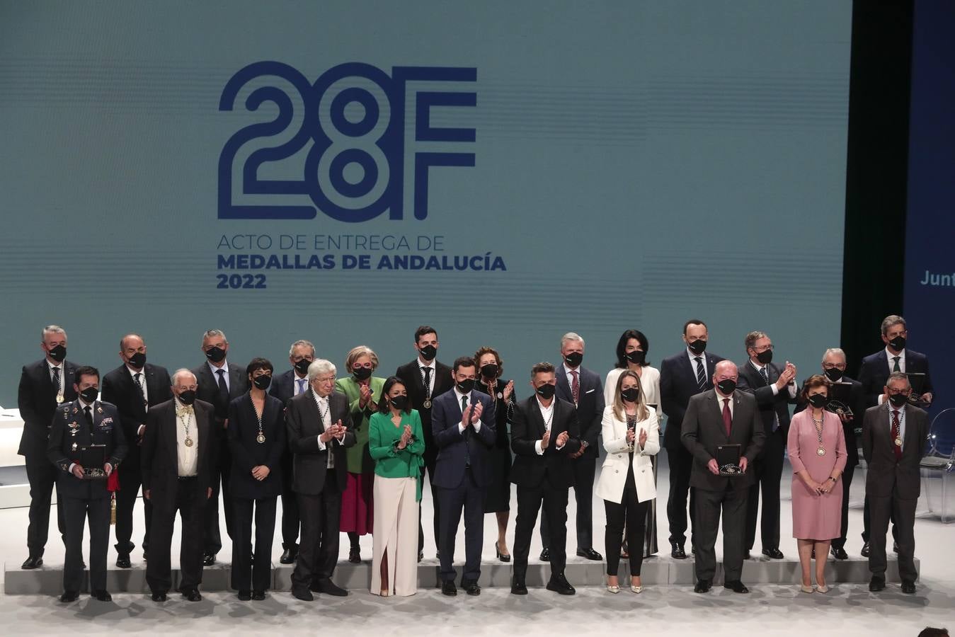 Acto de entrega de las medallas de Andalucía en el Teatro de la Maestranza de Sevilla. RAÚL DOBLADO