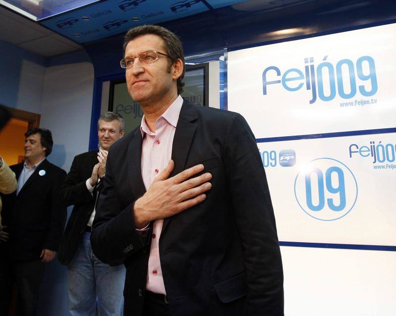 Feijóo comparece tras su primera victoria electoral en 2009. 