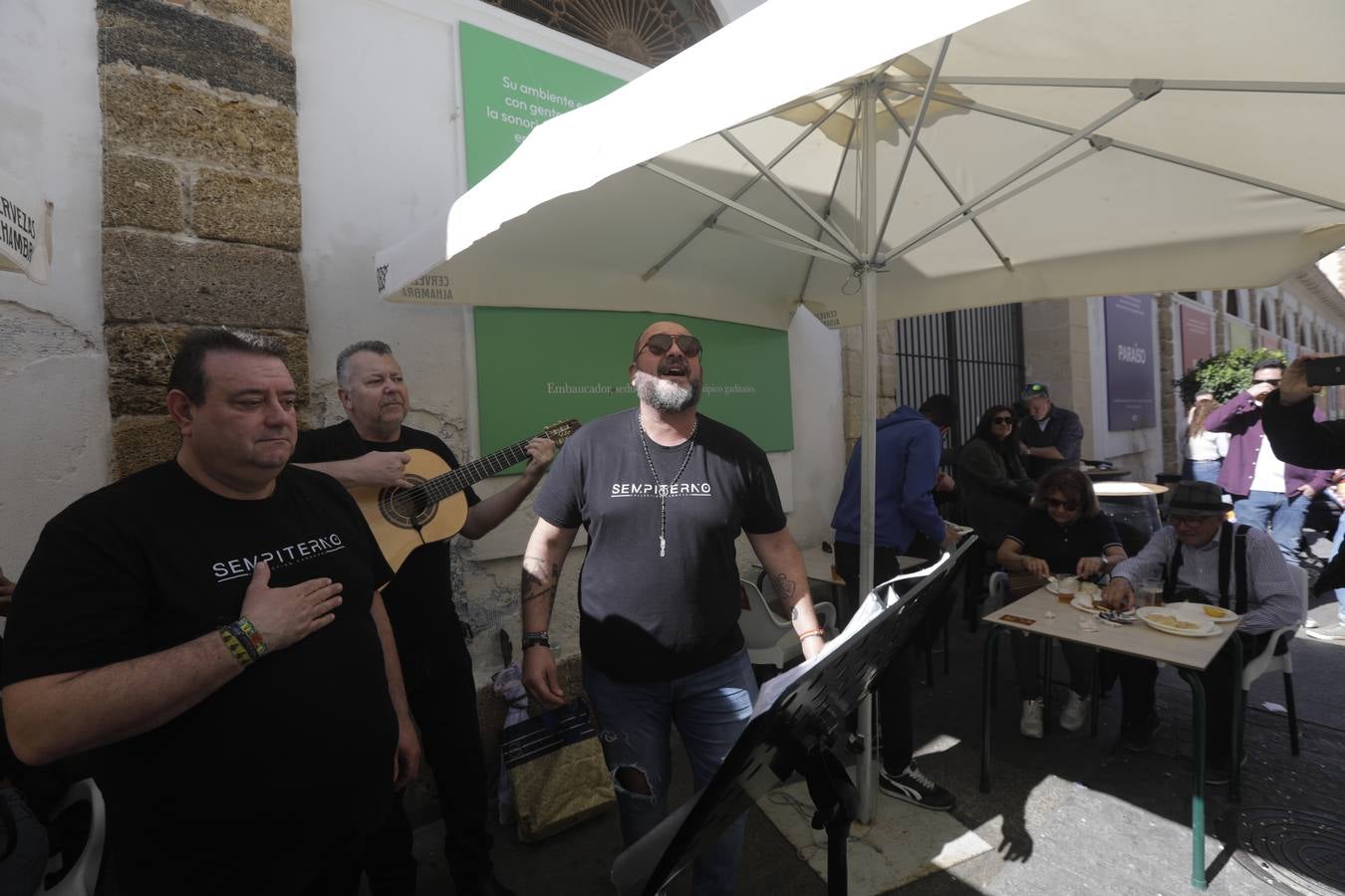 Fotos: Ambiente de Martes de Carnaval en Cádiz