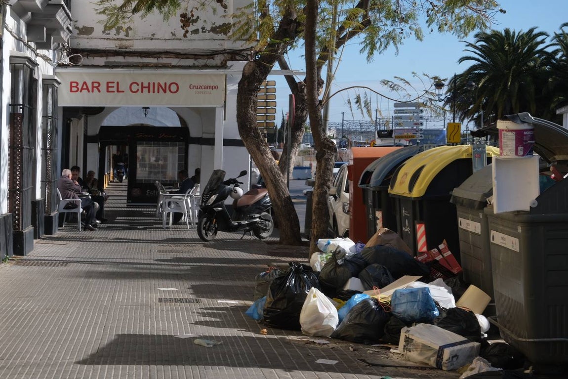 Fotos: El Puerto, lleno de basura tras siete días de huelga