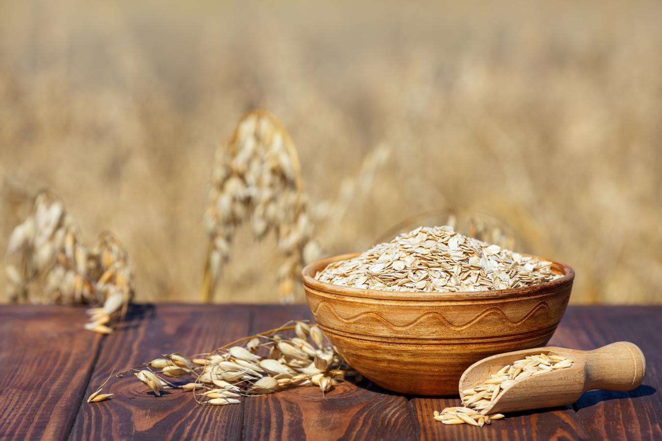 Avena. El selenio es esencial en nuestro organismo en pequeñas cantidades para que cumpla sus funciones. En concreto, la <a href="https://www.abc.es/bienestar/alimentacion/abci-beneficios-avena-explican-nutricionistas-adoran-202002200152_noticia.html" target="_blank">avena </a>cuenta con 5 ug de este mineral. Además, al ser rico en fibra, ayuda a mejorar la motilidad intestinal y la consistencia de las heces, lo que ayuda a prevenir el <a href="https://www.abc.es/bienestar/alimentacion/abci-estrenimiento-estos-alimentos-ayudan-evitarlo-202103220053_noticia.html" target="_blank">estreñimiento</a>.