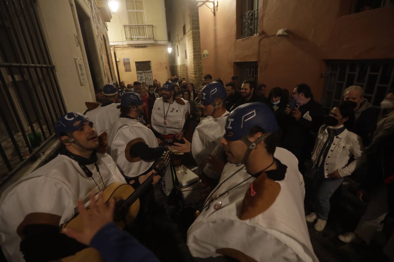 FOTOS del viernes de Carnaval: el principio del final ‘no oficial’ en Cádiz