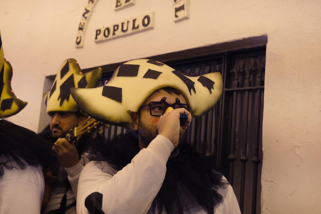 Fotos: Ambiente de jueves de Carnaval en Cádiz