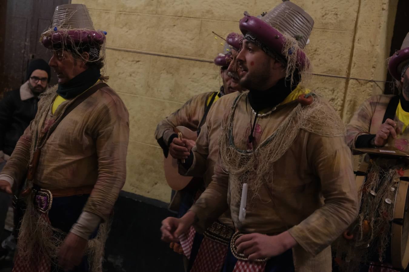 Fotos: Ambiente de jueves de Carnaval en Cádiz