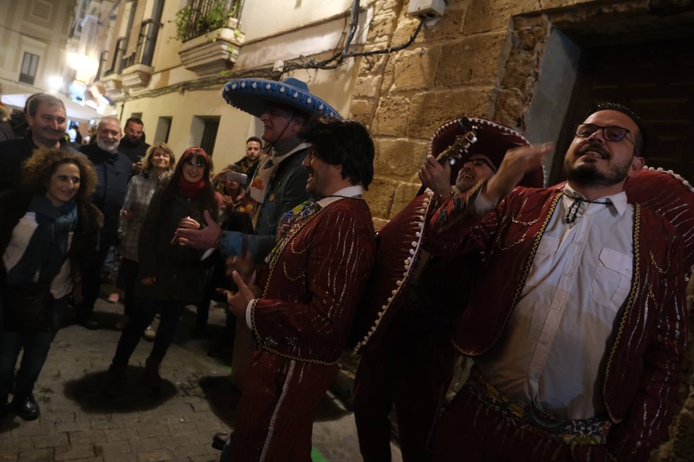 Fotos: Ambiente de jueves de Carnaval en Cádiz