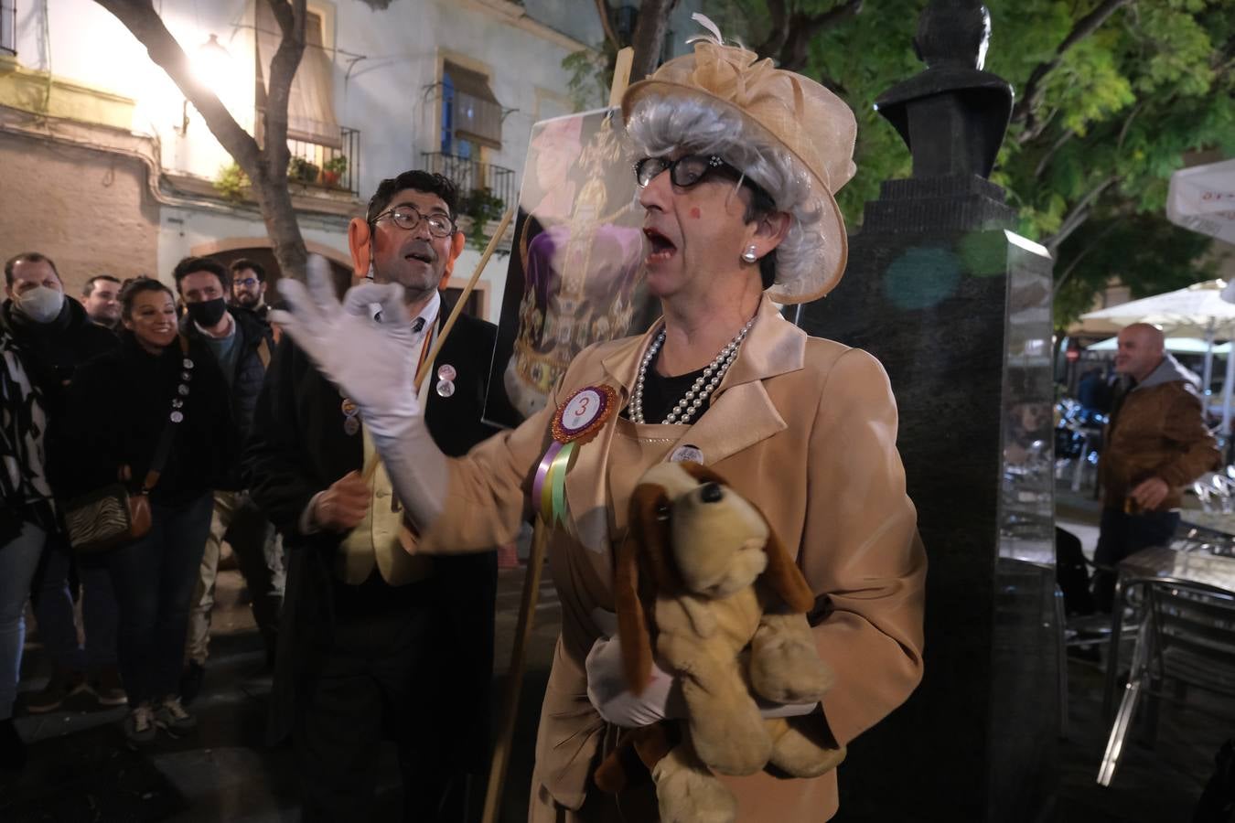 Fotos: Ambiente de jueves de Carnaval en Cádiz