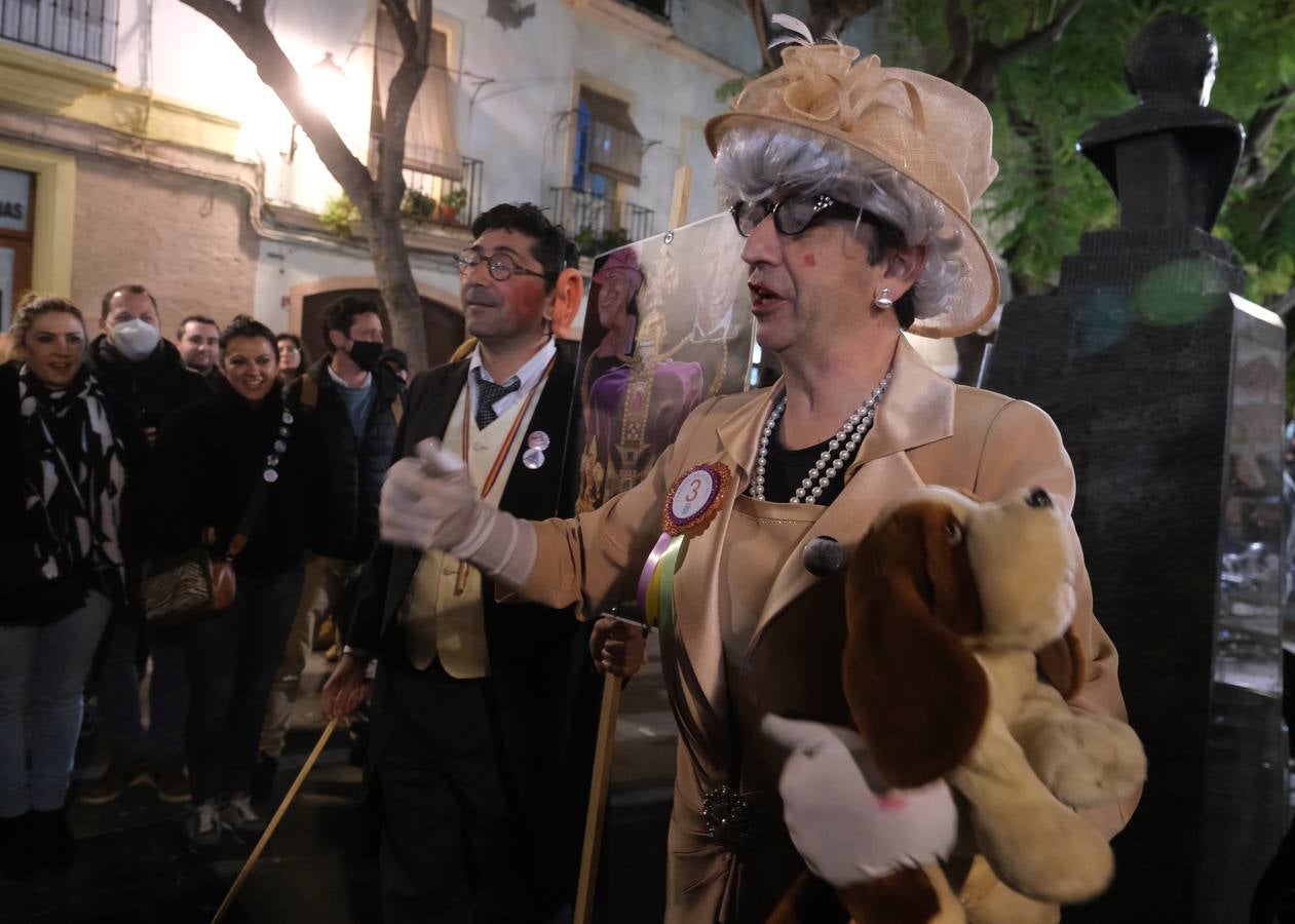 Fotos: Ambiente de jueves de Carnaval en Cádiz