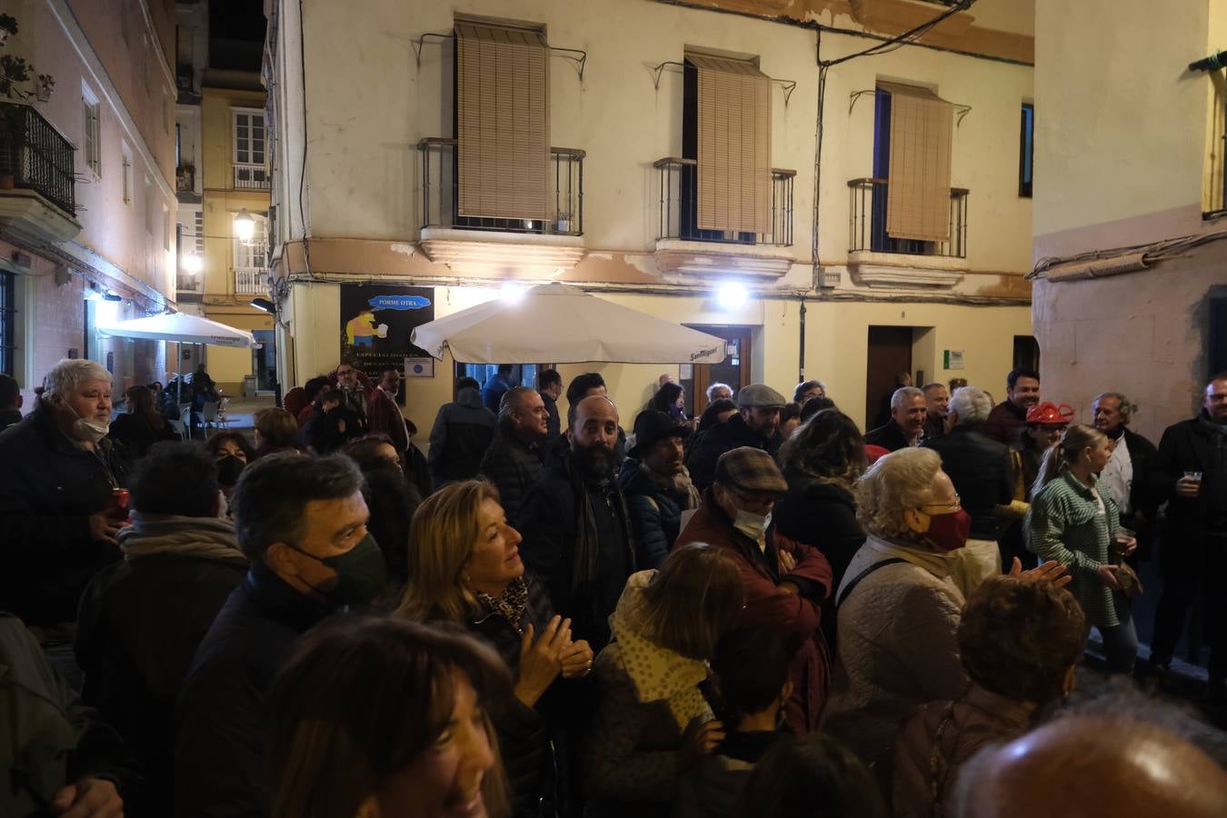 Fotos: Ambiente de jueves de Carnaval en Cádiz