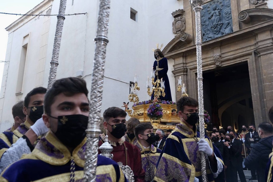 FOTOS:Traslado del Señor de la Sentencia hasta la Catedral para presidir el Vía Crucis oficial de Hermandades de Cádiz