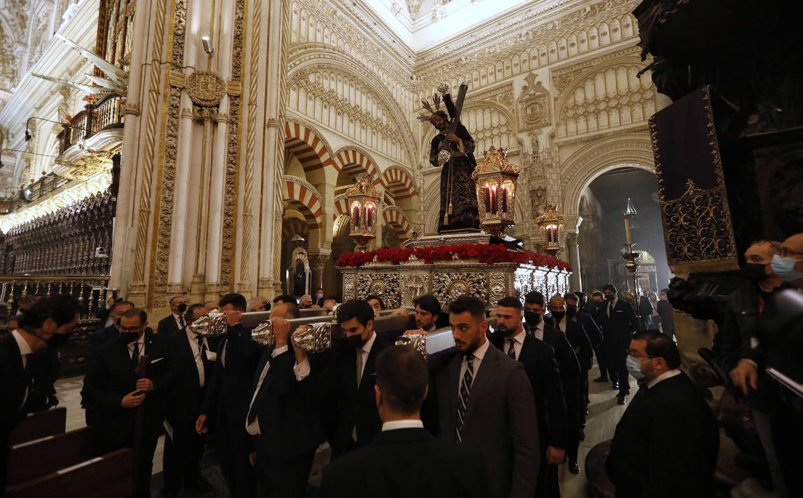 En imágenes, el Vía Crucis del Calvario en Córdoba (II)