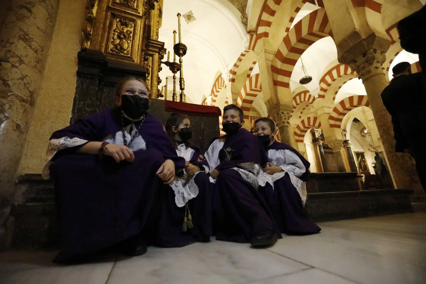 En imágenes, el Vía Crucis del Calvario en Córdoba (II)