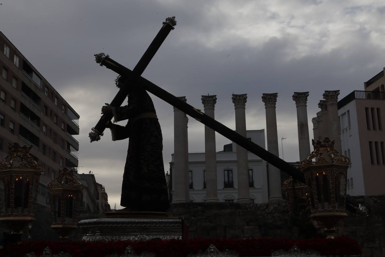 En imágenes, el Vía Crucis del Calvario en Córdoba (I)