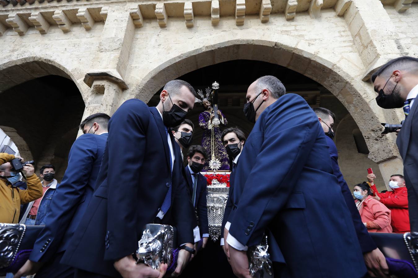 En imágenes, el Vía Crucis del Calvario en Córdoba (I)