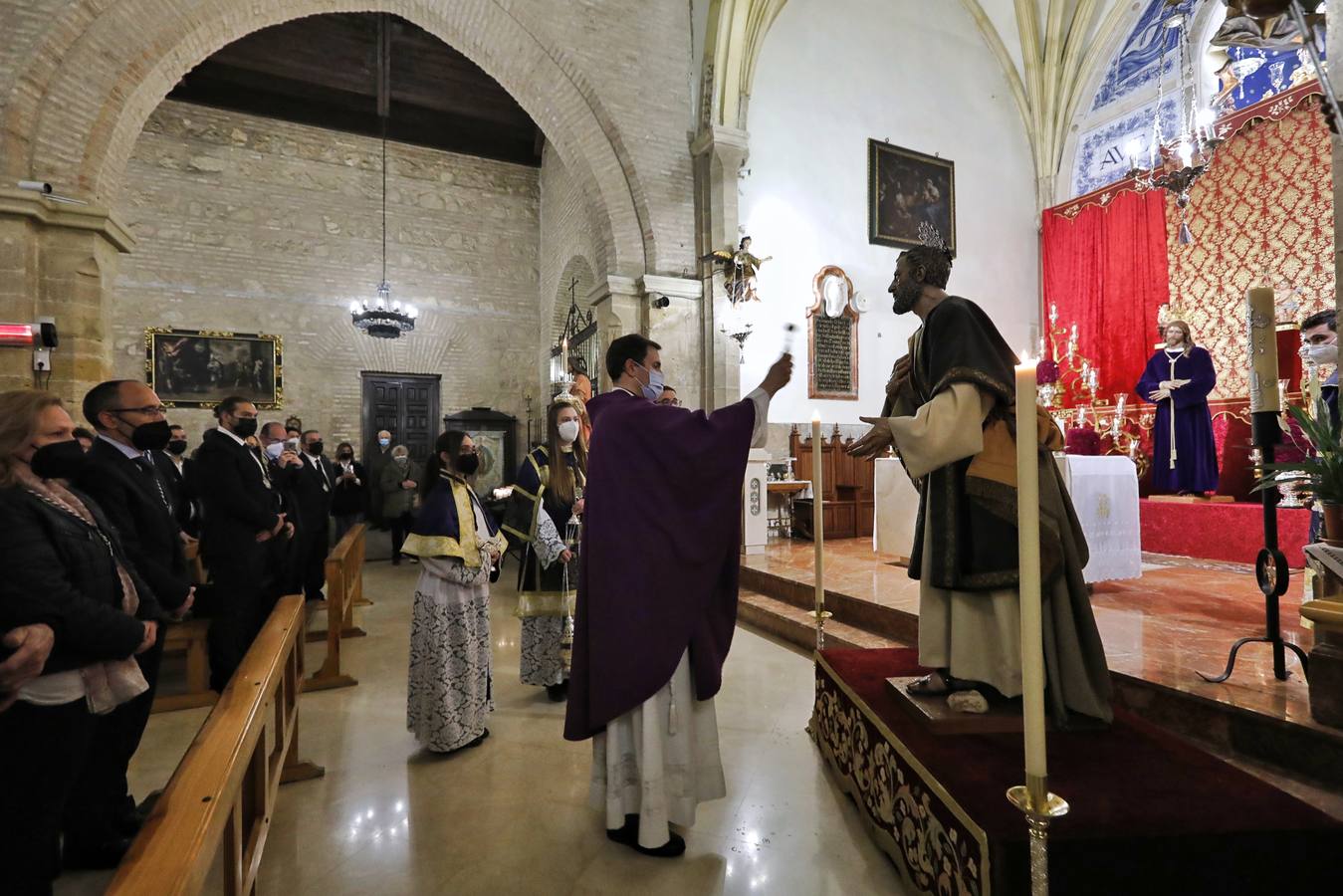 La bendición de una imagen de San Pedro para el misterio de la Bondad