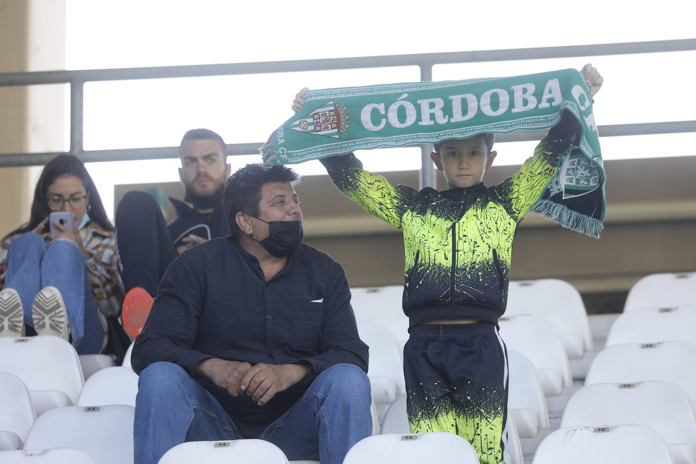 El excelente ambiente en el Córdoba CF - CD Mensajero, en imágenes