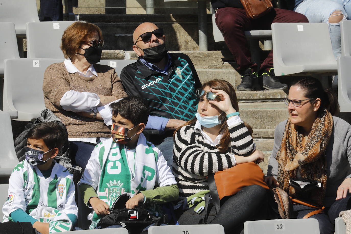 El excelente ambiente en el Córdoba CF - CD Mensajero, en imágenes